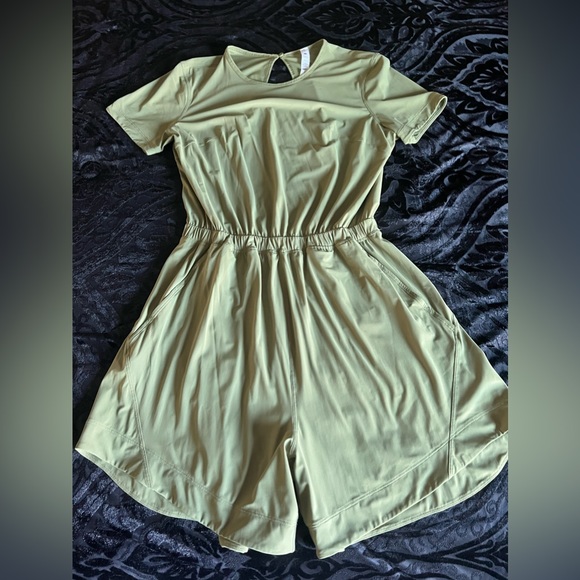 Lululemon Lightweight High Neck Romper Size 6 - Picture 1 of 4